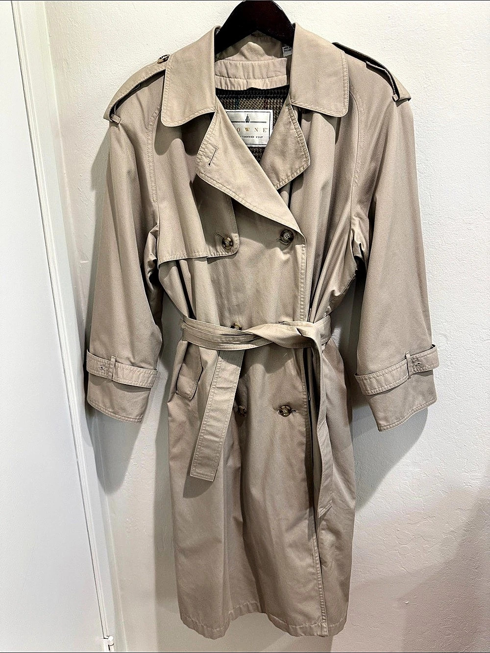 Vintage
Downe by London Fog Plaid Lined Trench Coat in Beige Size 8p